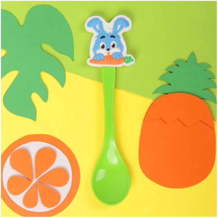 № 1540013 Ложка детская пластиковая «Зайка» с резиновым элементом, от 5 мес.