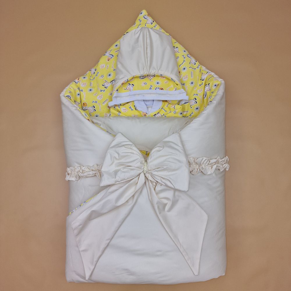 Комплект на выписку 5 пр: одеяло+комбинезон+шапочка+чепчик+бант артикул анонс 1892д-2-2_к_23