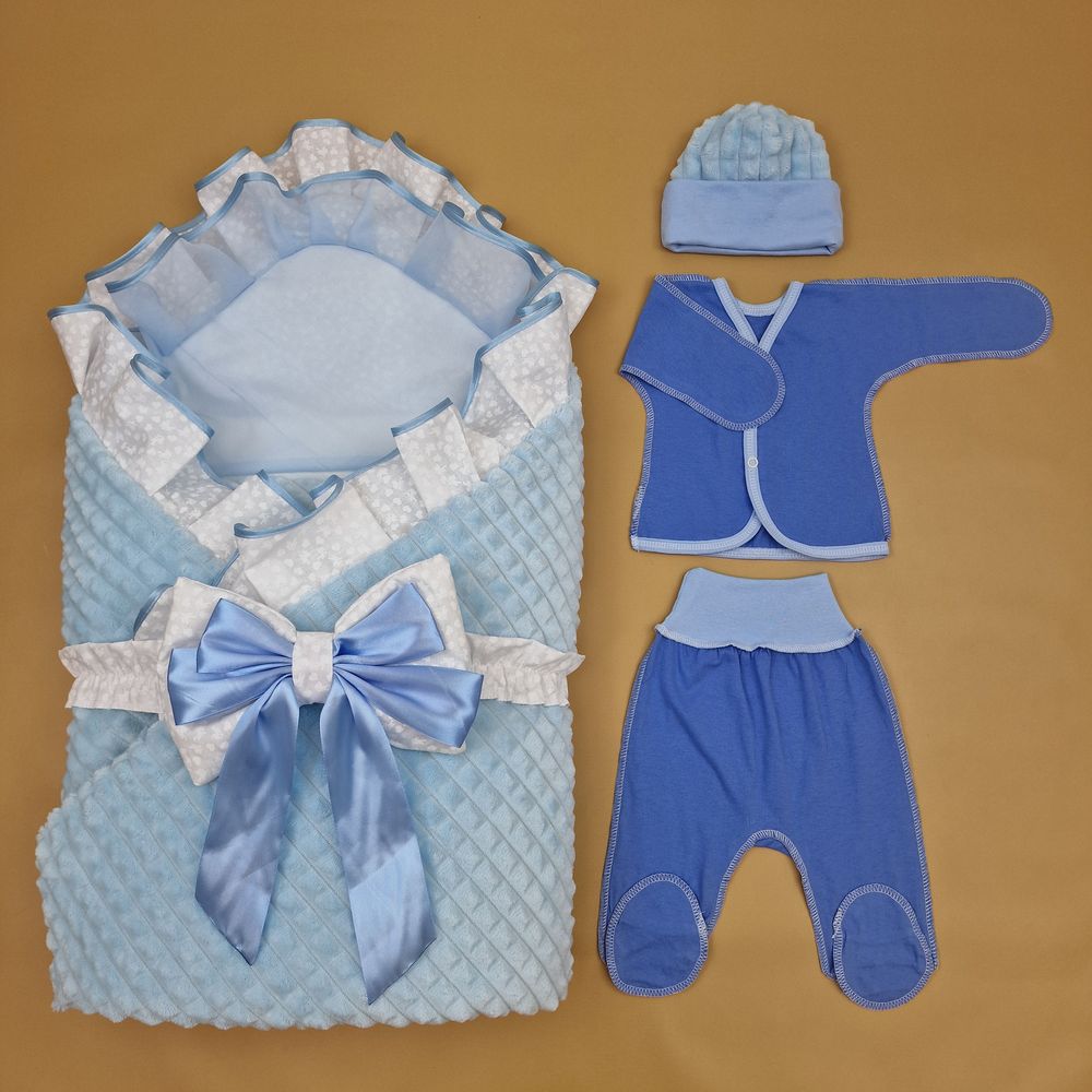 Комплект на выписку 7 пр: одеяло+уголок+ползунки+пеленка+распашонка+шапочка+бант (двухсторонний) артикул анонс 1877в-1-1_о_12