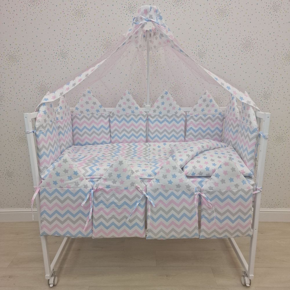 Картинка КПБ 18 пр (балдахин + борт + пододеяльник + одеяло + наволочка + подушка + простынь (бязь) "Домики" (№1127-2-1) цвета в ассортименте от магазина Мир детей Товары для Новорожденных