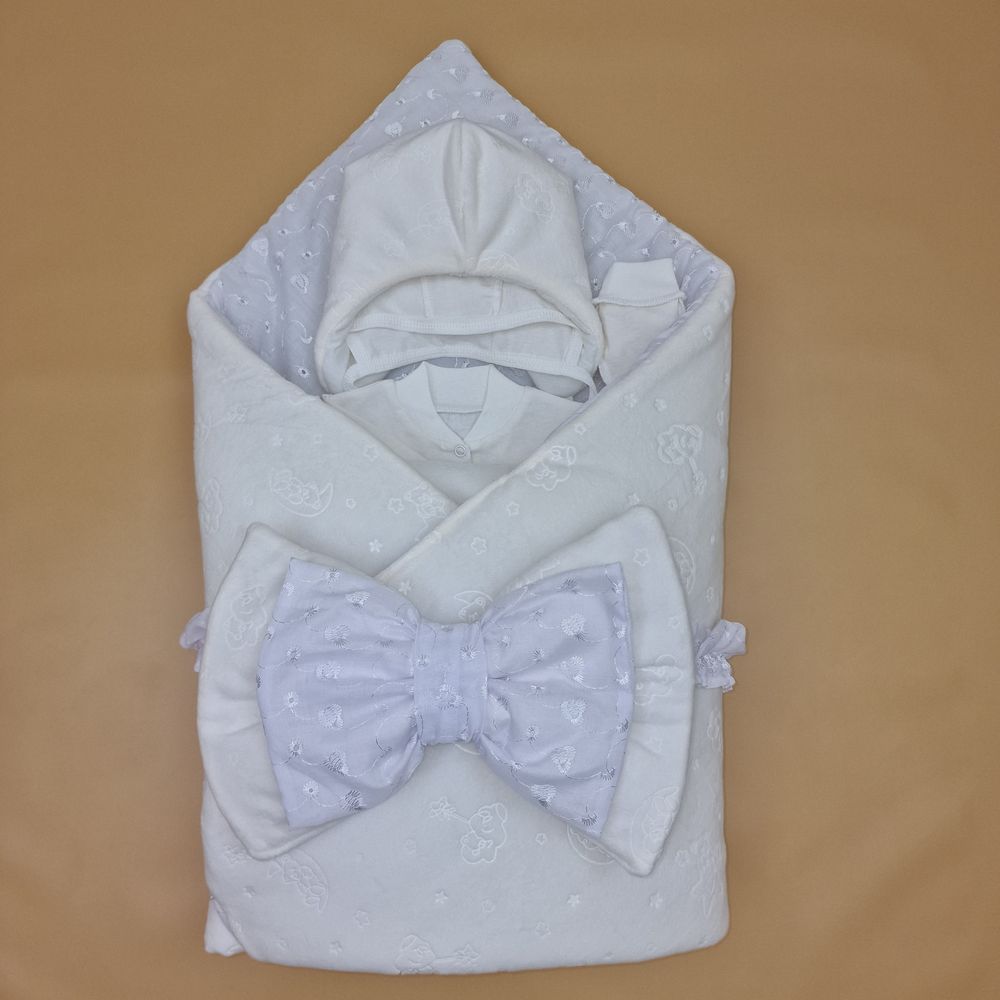 Комплект на выписку 6 пр: одеяло+комбинезон+шапочка+чепчик+рукавички+бант артикул анонс 1886в-1-2_о_03