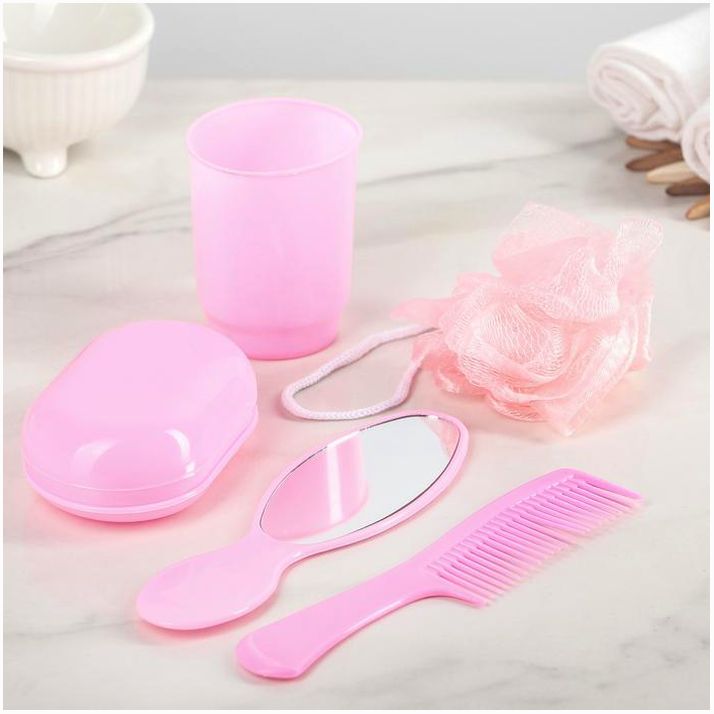 Картинка Набор дорожный «Дамский», 5 предметов (стакан, мыльница, расчёска, зеркало, мочалка), цвет МИКС (№614780) от магазина Мир детей Товары для Новорожденных
