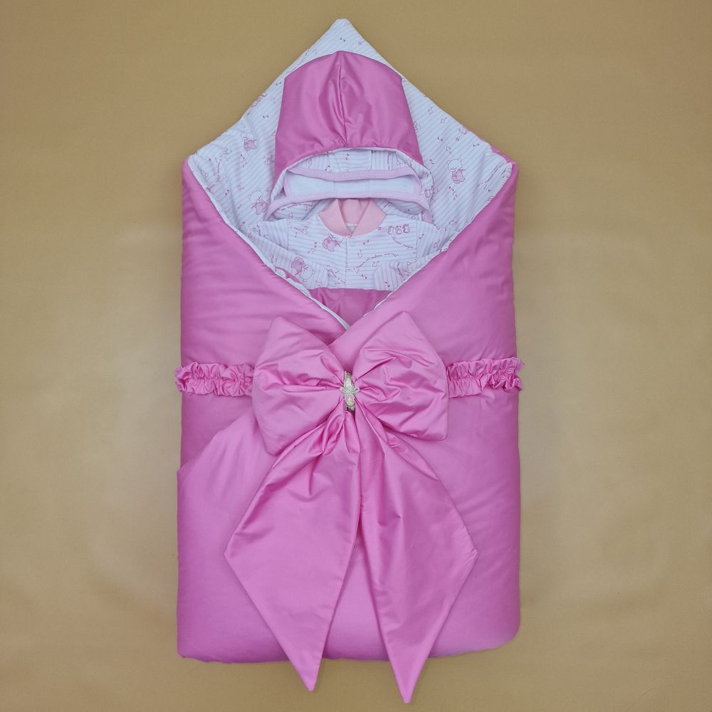 Комплект на выписку 5 пр: одеяло+комбинезон+шапочка+чепчик+бант артикул анонс 1892д-2-2_к_11