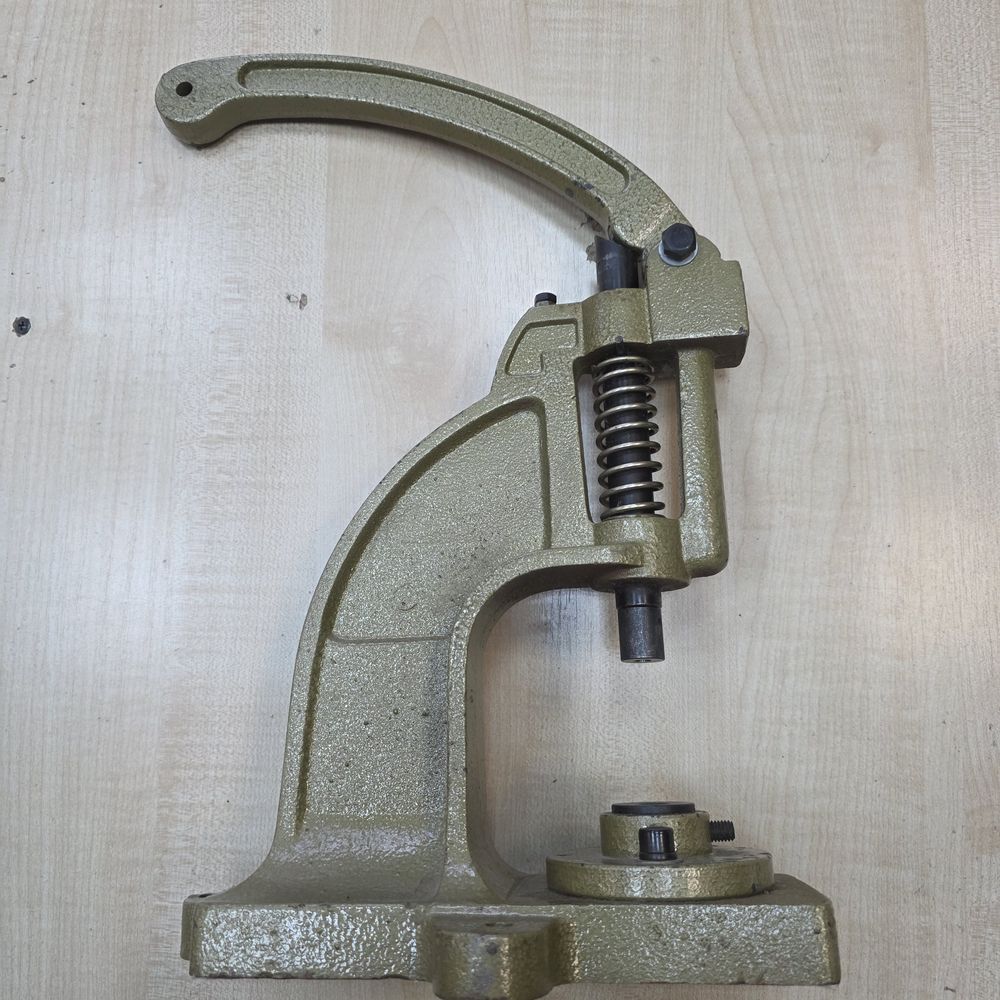 Картинка Пресс для кнопок и люверсов (№Прес1) от магазина Мир детей Товары для Новорожденных