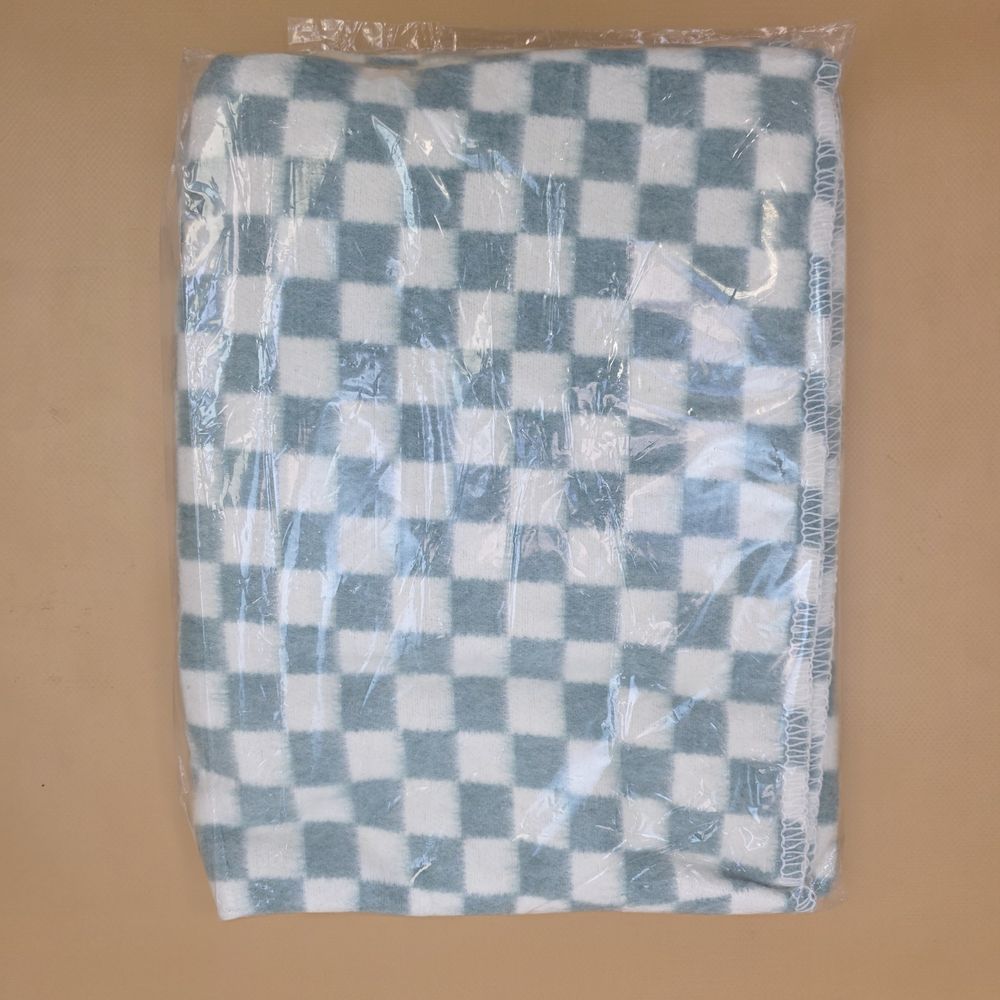 Одеяло байковое (90% - хлопок, 10% - вискоза, в клетку, оверлок) артикул анонс 57ЕТ