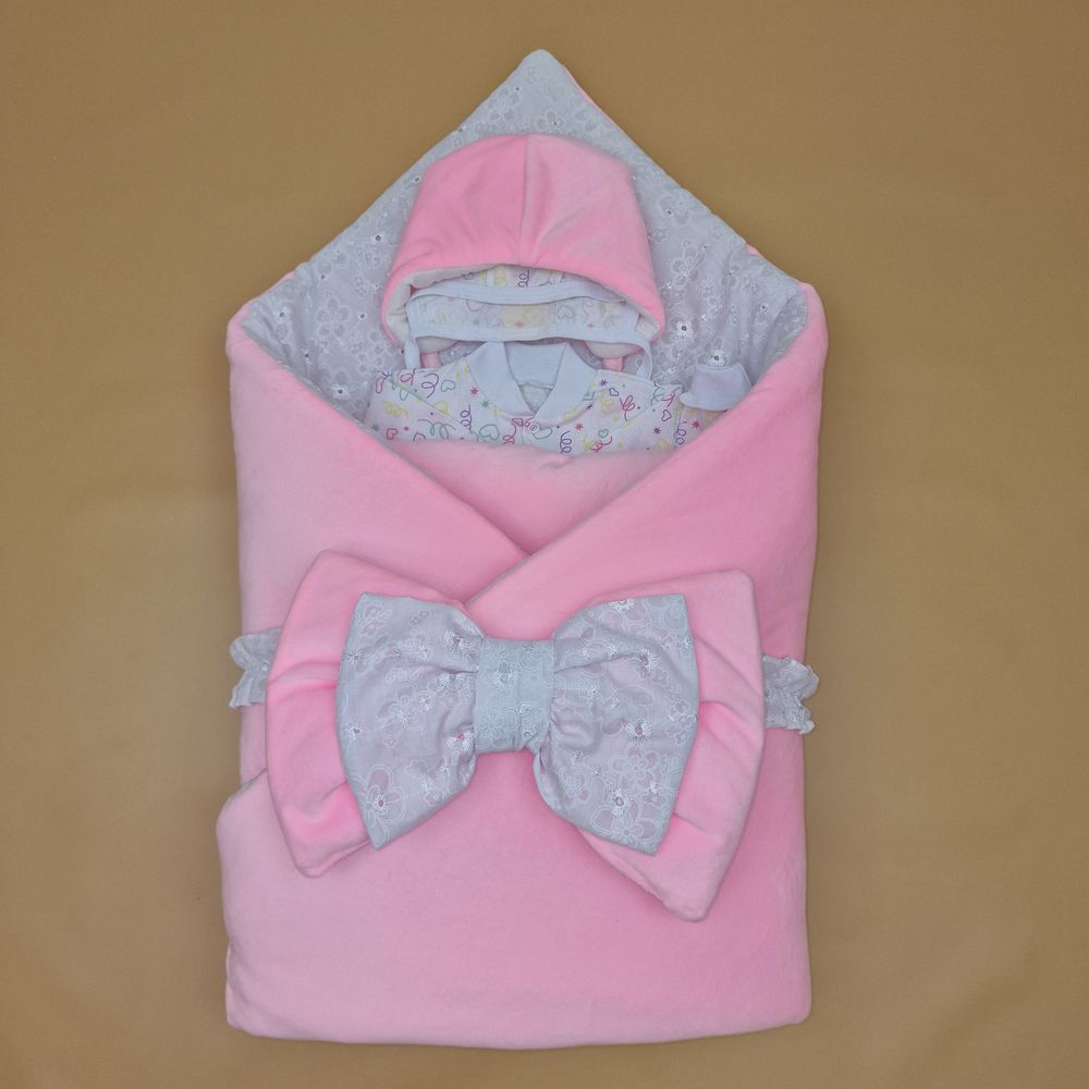 Картинка Конверт комплект на выписку 6 пр: одеяло+комбинезон+шапочка+чепчик+рукавички+бант (№1886в-0-2_о) цвета в ассортименте от магазина Мир детей Товары для Новорожденных