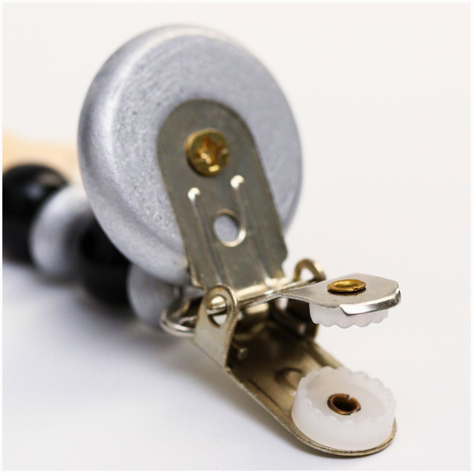 Картинка Держатель - игрушка для соски - пустышки Love Baby, из дерева (№6828213) от магазина Мир детей Товары для Новорожденных