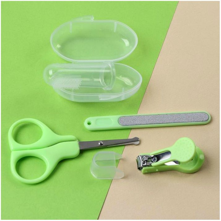 № 3893569 Набор маникюрный детский «Жирафик», 4 предмета: ножнички, книпсер, пилочка, щётка