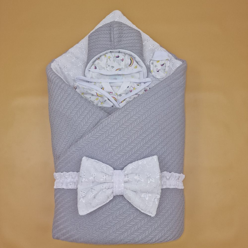 Комплект на выписку 6 пр: одеяло+комбинезон+шапочка+чепчик+рукавички+бант артикул анонс 1886вз-1-1_о_07