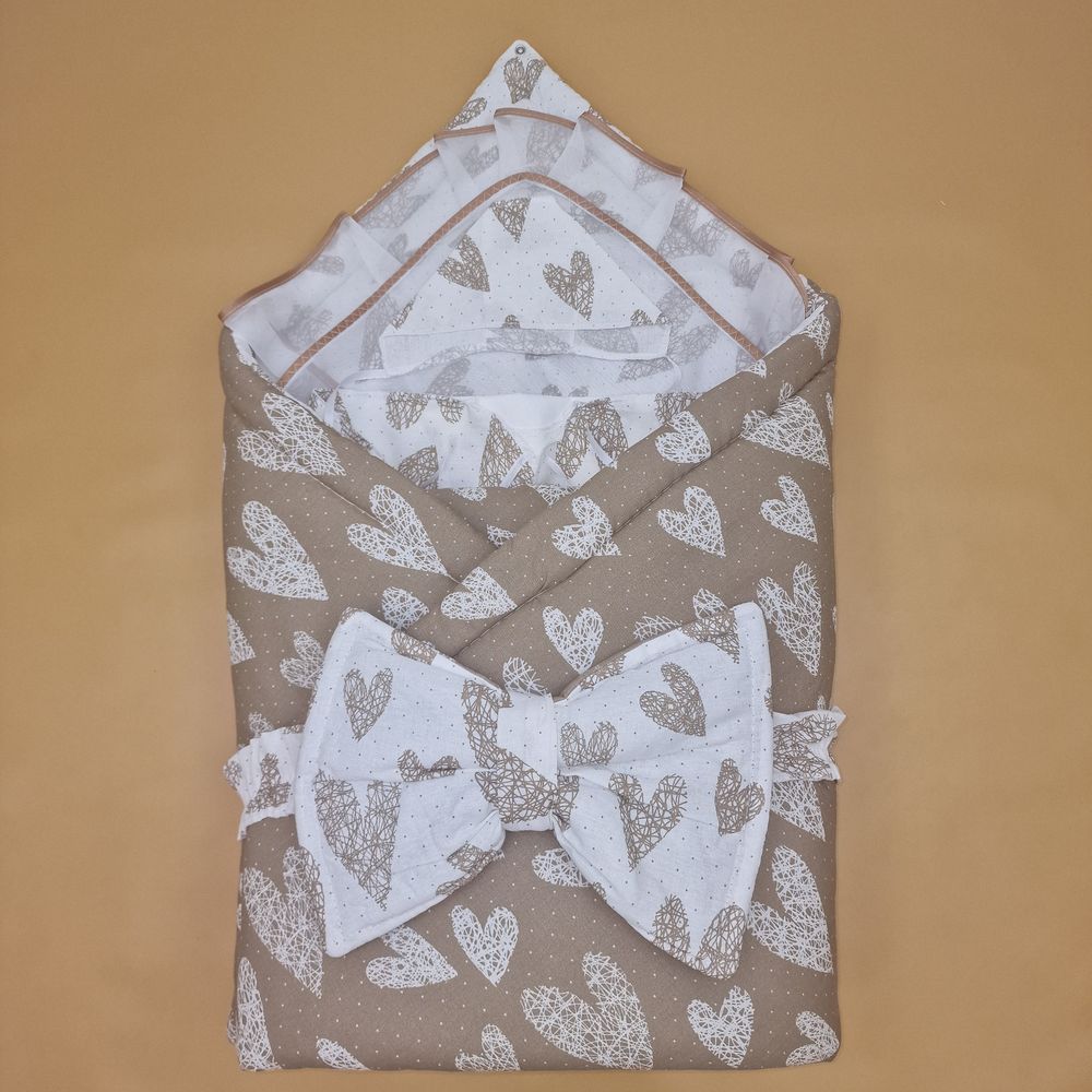 Комплект на выписку 5 пр: одеяло+уголок+пеленка+распашонка+чепчик+бант-подушка артикул анонс 1890б-1-2_к_02