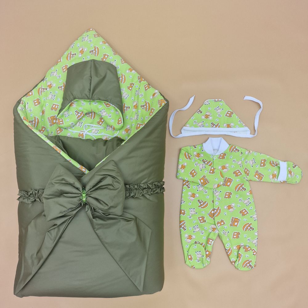 Комплект на выписку 5 пр: одеяло+комбинезон+шапочка+чепчик+бант артикул анонс 1892д-2-2_к_36