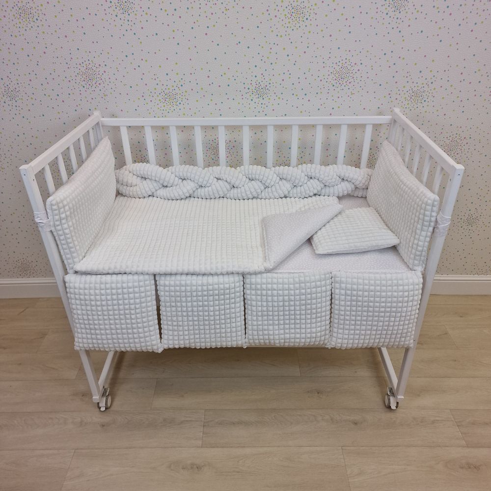 Картинка КПБ 13 пр (борт + пододеяльник + одеяло + подушка + простынь + (плюш/бязь) коса (№1165-0-1бб) цвета в ассортименте от магазина Мир детей Товары для Новорожденных