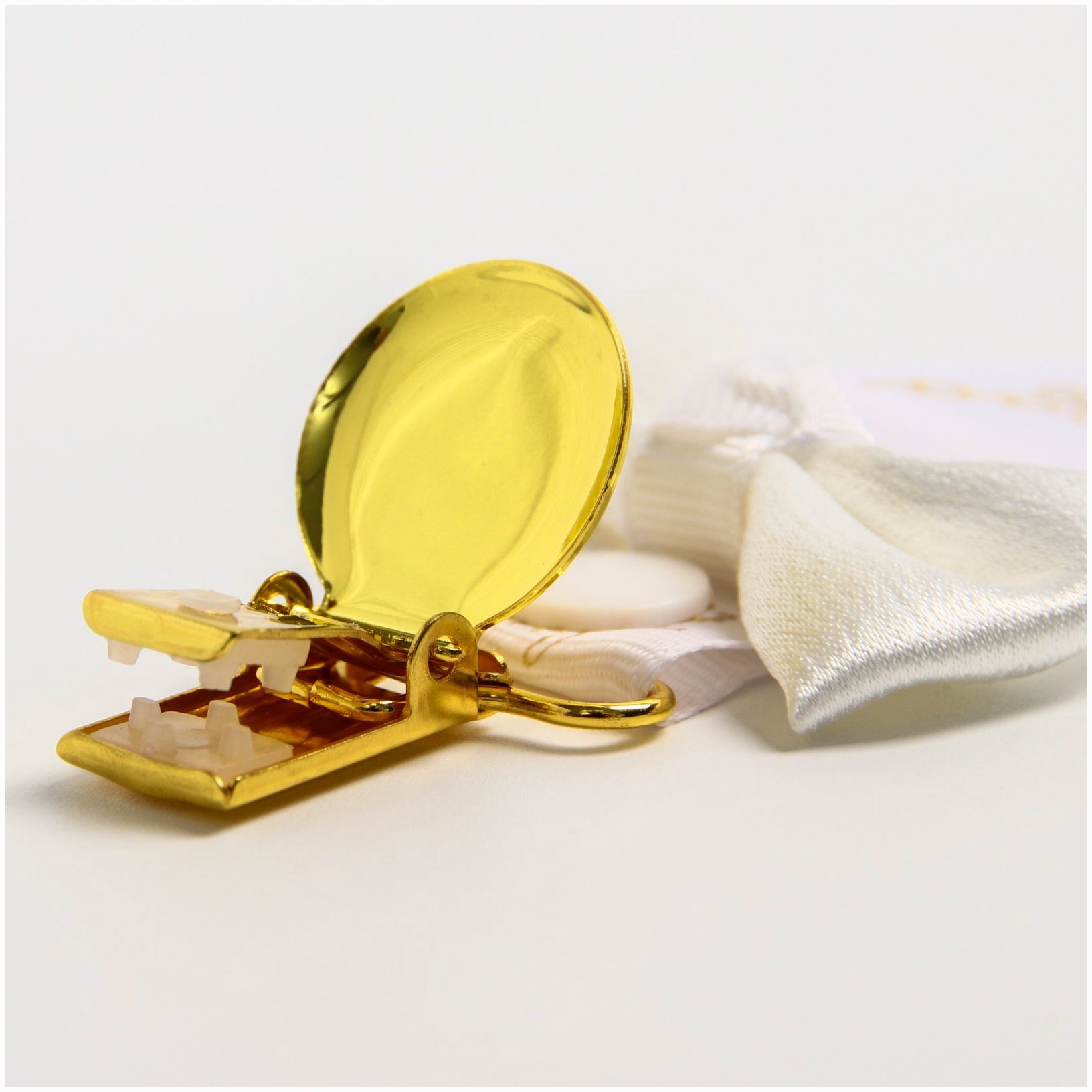 Картинка Держатель для соски - пустышки  с лентой Little lady (№6031684) от магазина Мир детей Товары для Новорожденных