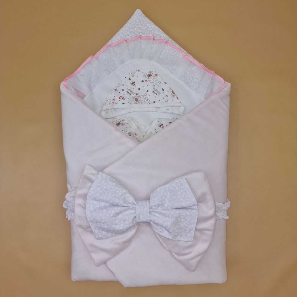 Комплект на выписку 6 пр: одеяло+уголок+распашонка+пеленка+чепчик+бант артикул анонс 1889в-0-2_о_08