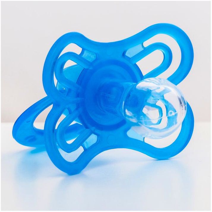 № 4770926 Соска - пустышка классическая, силикон, +6 мес., с колпачком «Бабочка», цвет голубой