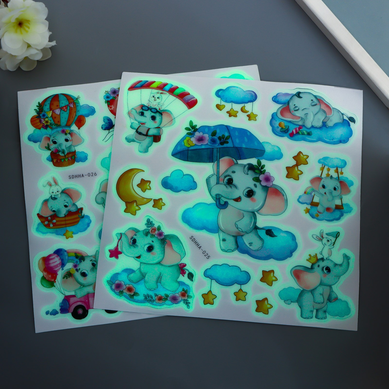 Картинка Наклейка пластик интерьерная фосфорная "Добрый слонёнок" МИКС 20х20,5 см (№9709694) от магазина Мир детей Товары для Новорожденных