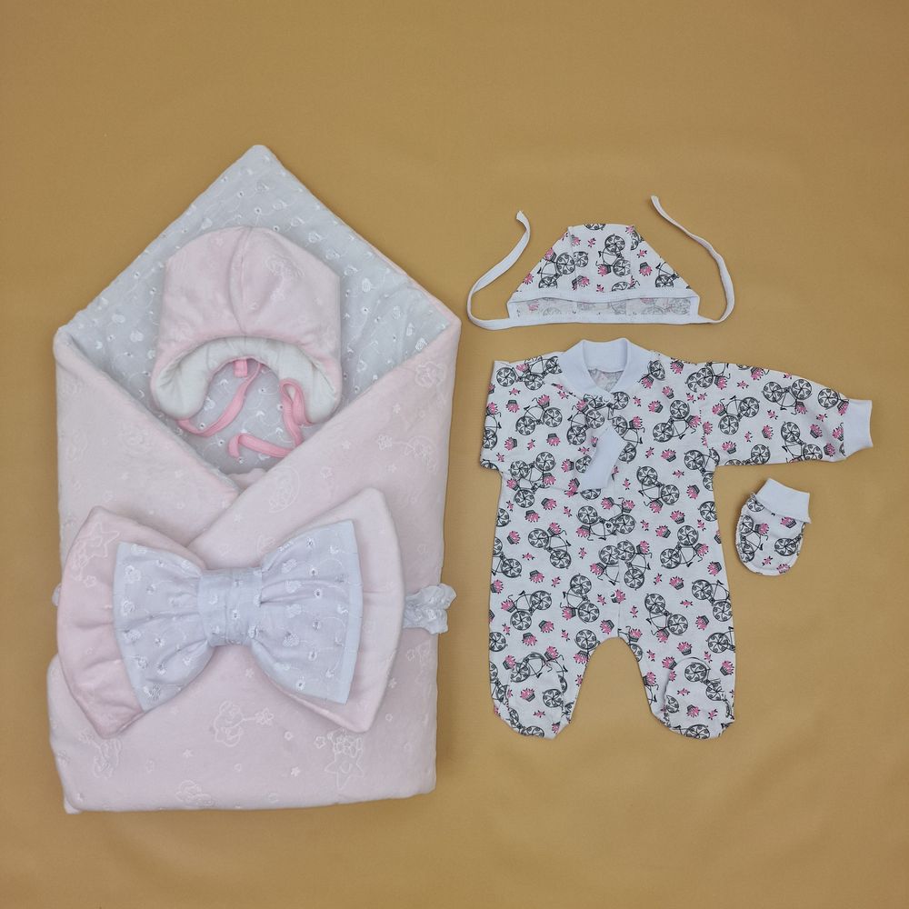 Комплект на выписку 6 пр: одеяло+комбинезон+шапочка+чепчик+рукавички+бант артикул анонс 1886в-1-2_о_08