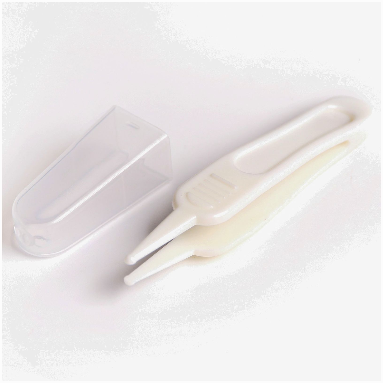 Пинцет для чистки носа, детский, с колпачком, цвет белый артикул анонс 7441503