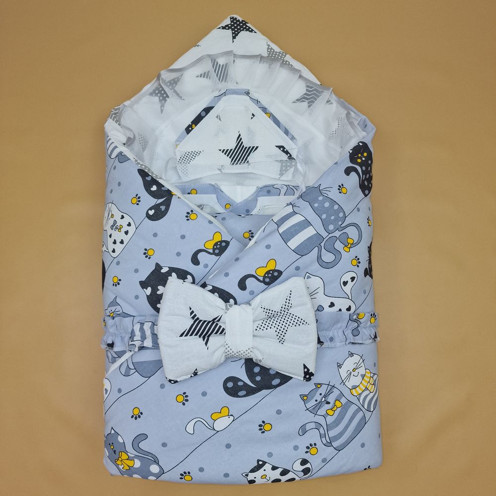 Комплект на выписку 12 пр: одеяло+пододеяльник+уголок+2 пеленки+3 распашонки+3 чепчика+бант артикул анонс 1878б-2-1_о_07