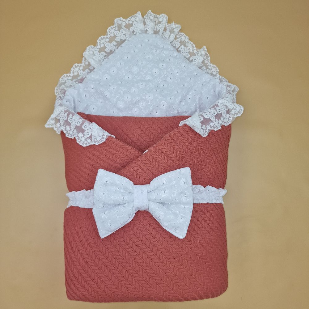 Картинка Конверт комплект на выписку 2 пр: одеяло+бант (вязанка+бязь) (№1895вз-1-2_м) цвета в ассортименте от магазина Мир детей Товары для Новорожденных