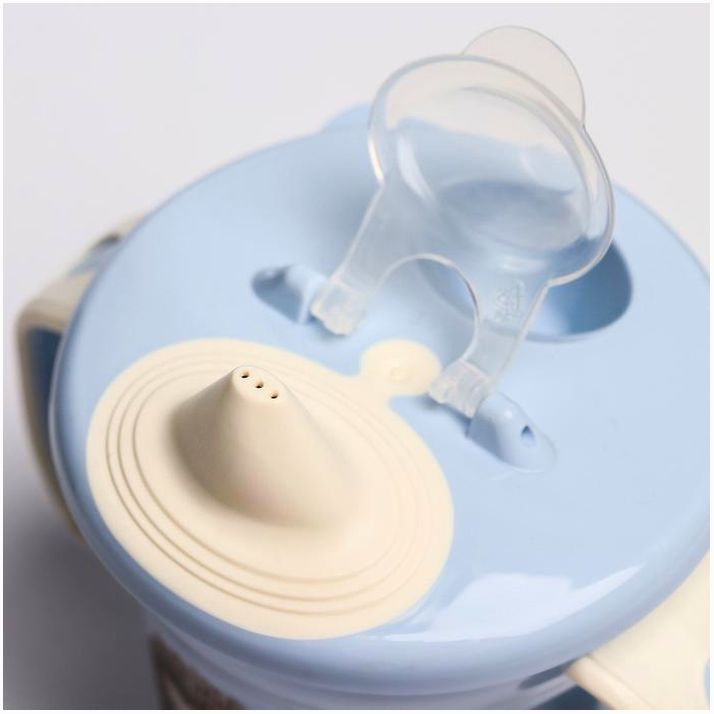 Картинка Поильник с ручками, 270 мл, цвет светло-голубой, рисунок МИКС (№4070350) от магазина Мир детей Товары для Новорожденных