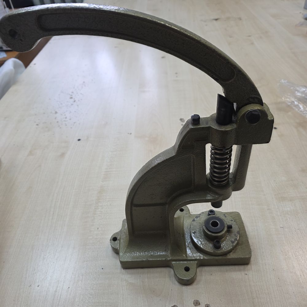 № Прес1 Пресс для кнопок и люверсов