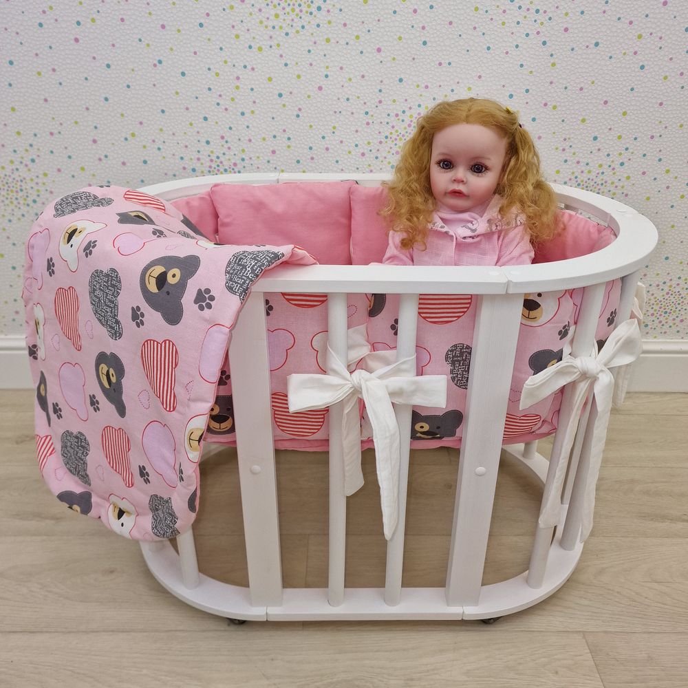 Картинка Комплект постельного белья в кукольную кроватку (5 предметов, подушки/бязь) (№КуклКПБ3) цвета в ассортименте от магазина Мир детей Товары для Новорожденных