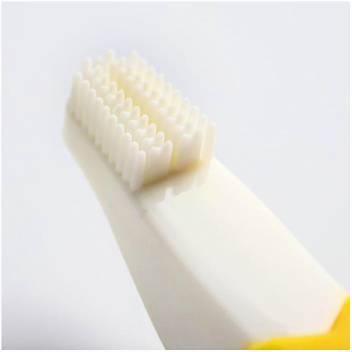 Картинка Детская зубная щетка, прорезыватель - массажер «Бананчик», силиконовая, цвет жёлтый (№4482601) от магазина Мир детей Товары для Новорожденных