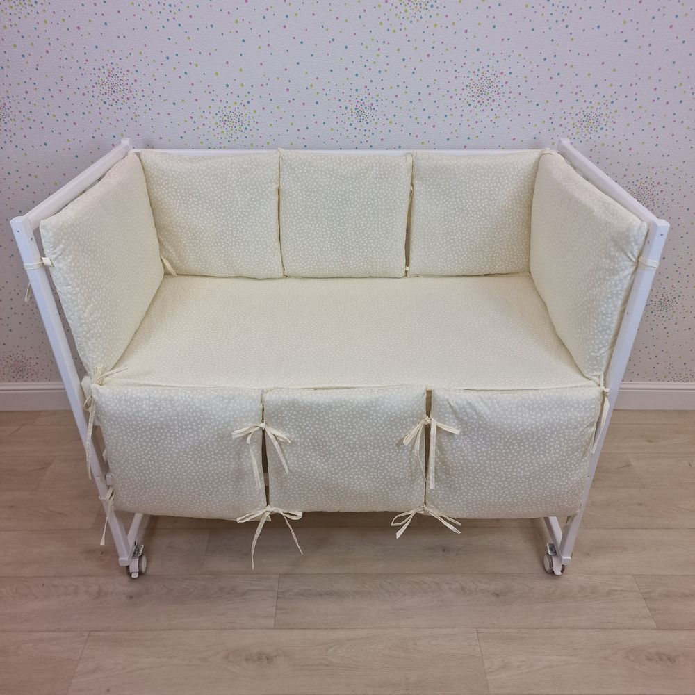 Бортик из 8 (6кв+2пр) подушек по всему периметру кроватки (бязь + синтепон) артикул анонс 949_19