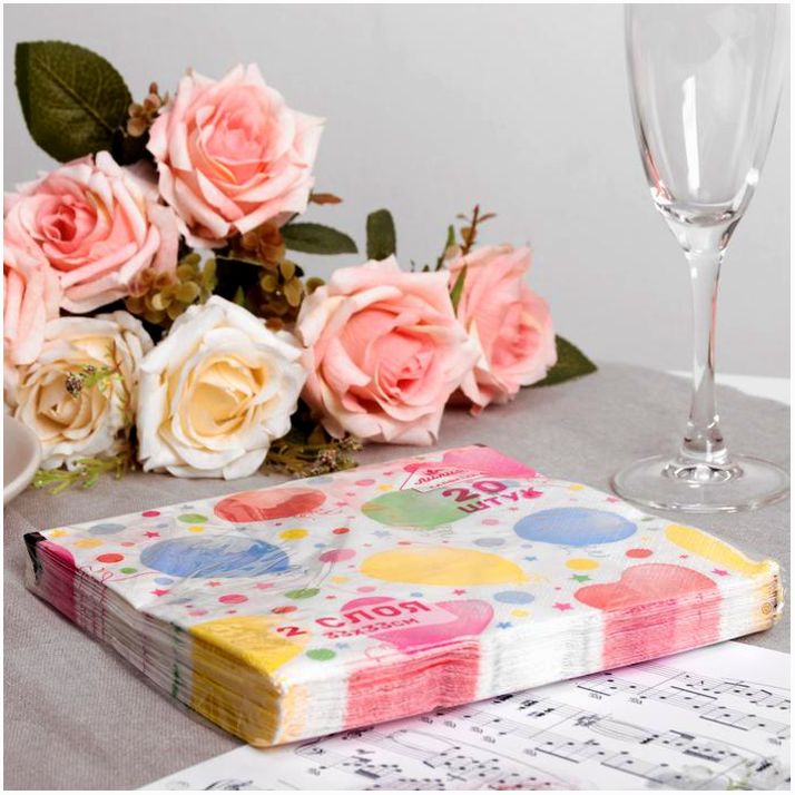 № 6712186 Салфетки бумажные Лилия Праздник, 2 слоя 20 листов 33х33