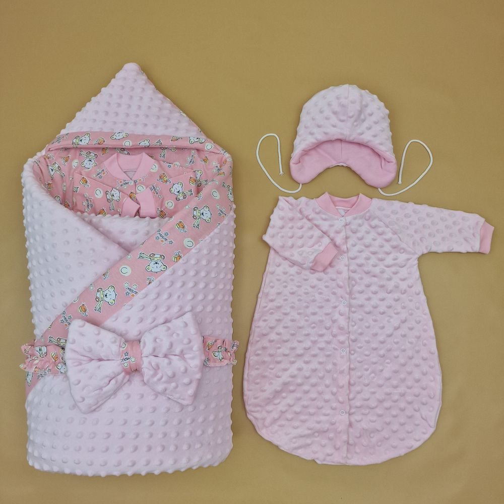 Комплект на выписку 7 пр: одеяло+уголок+конверт+кофточка+шапочка+ползунки+бант артикул анонс 1884в-1-2_о_08