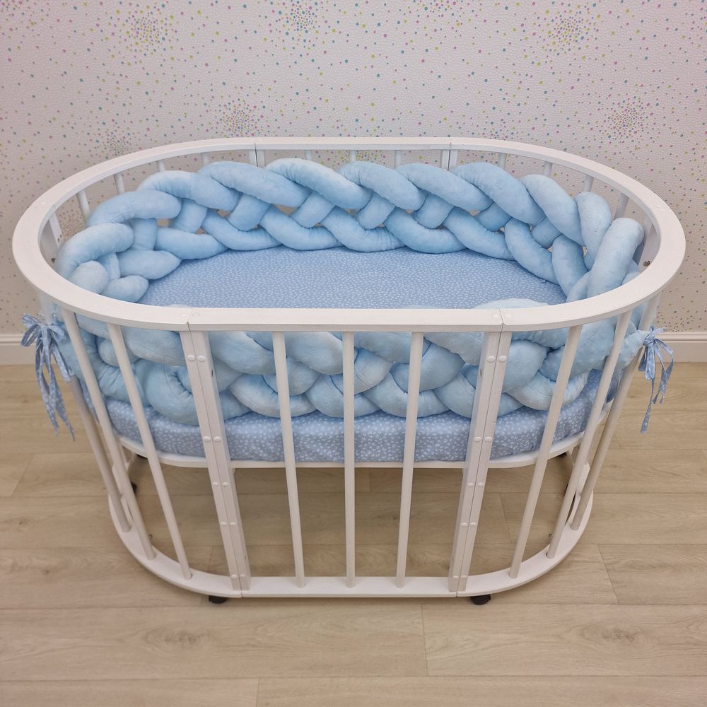 Картинка Бортик - "Коса 4х" по всему периметру кроватки (плюш + синтепух) (№989в) цвета в ассортименте от магазина Мир детей Товары для Новорожденных