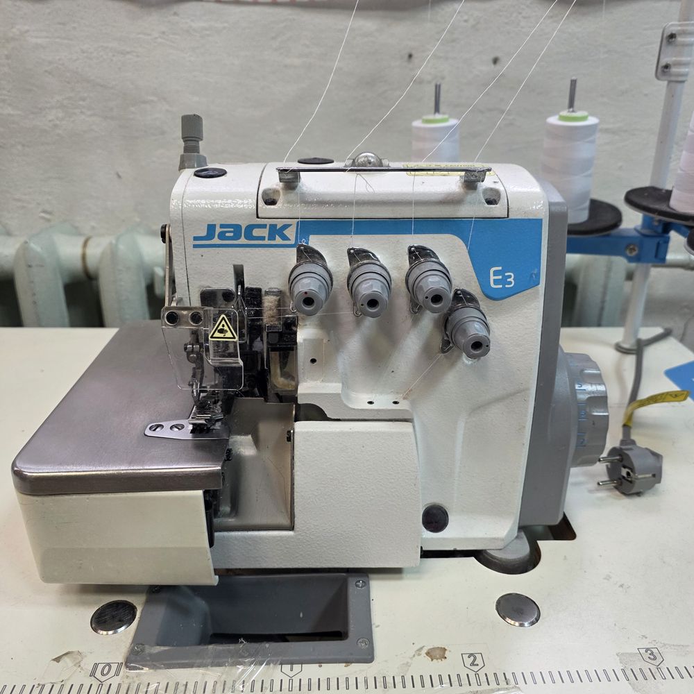 Картинка Оверлок 4 нити (Швейное оборудование) (№Оверлок1) от магазина Мир детей Товары для Новорожденных