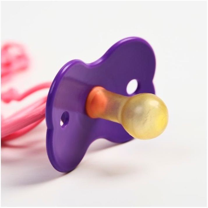 Картинка Соска-пустышка латексная классическая с кольцом «Я самая модная», на цепочке с прищепкой, от 0 мес. (№1481283) от магазина Мир детей Товары для Новорожденных