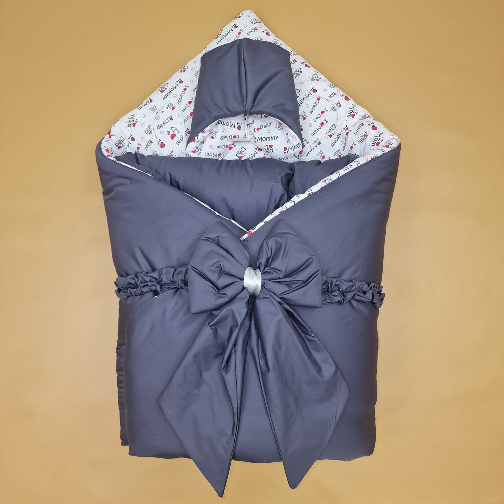 Картинка Конверт комплект на выписку 5 пр: одеяло+комбинезон+шапочка+чепчик+бант (№1892д-2-2_к) цвета в ассортименте от магазина Мир детей Товары для Новорожденных