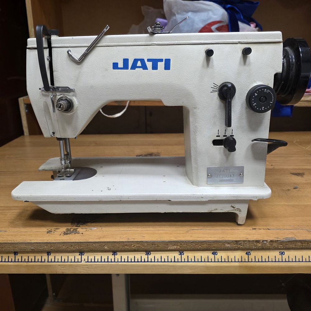 Картинка Швейная машина (прямостр/зигзаг) под ремонт без мотора (№ШвЗапч) от магазина Мир детей Товары для Новорожденных