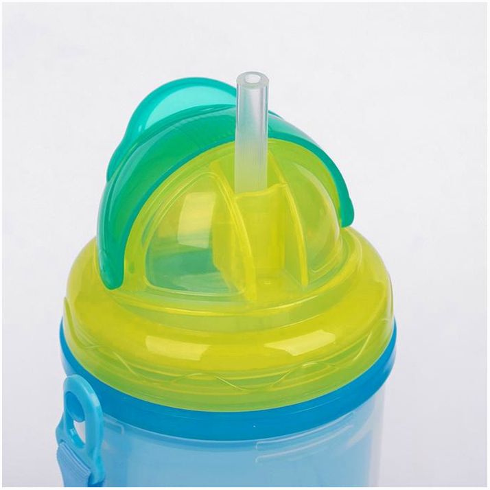Картинка Поильник-стакан 2 в 1 с трубочкой, на ремешке, 300 мл, цвета МИКС (№1886157) от магазина Мир детей Товары для Новорожденных
