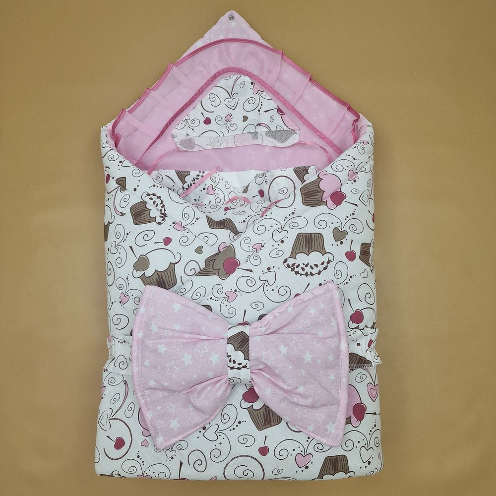 Комплект на выписку 5 пр: одеяло+уголок+пеленка+распашонка+чепчик+бант-подушка артикул анонс 1890б-0-1_к_05