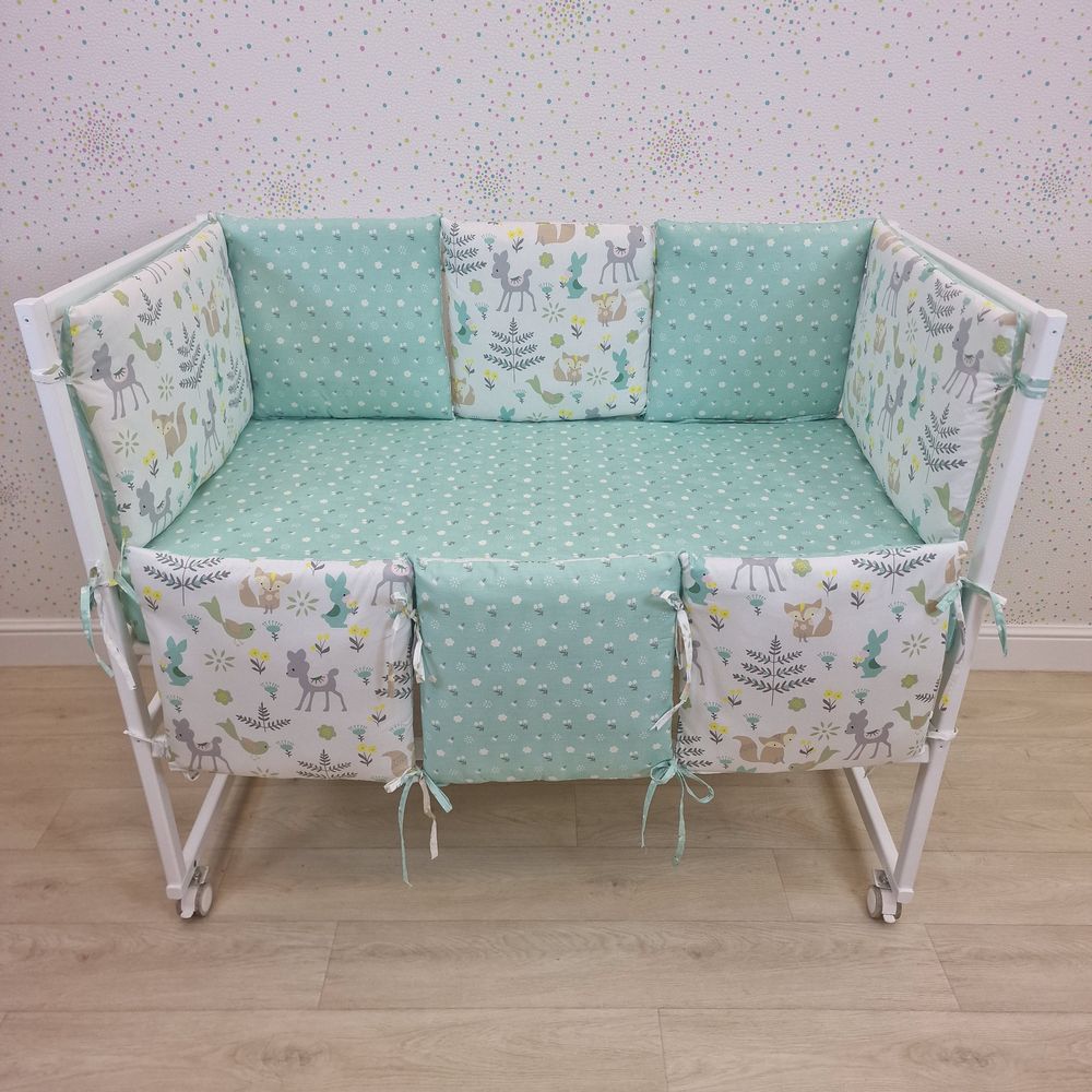 Картинка Бортик из 8 (6кв+2пр) подушек по всему периметру кроватки (сатин + синтепон) (№949с) цвета в ассортименте от магазина Мир детей Товары для Новорожденных