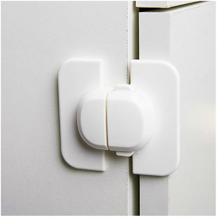 № 2296099 Блокиратор двери и створок шкафов