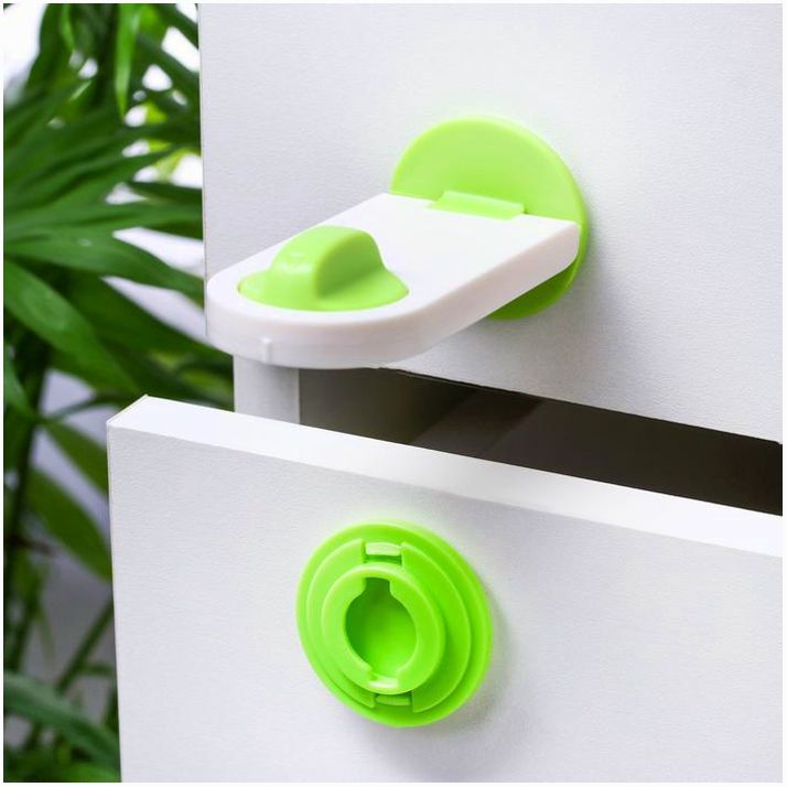 № 2586856 Блокиратор для дверей шкафов, цвет зелёный