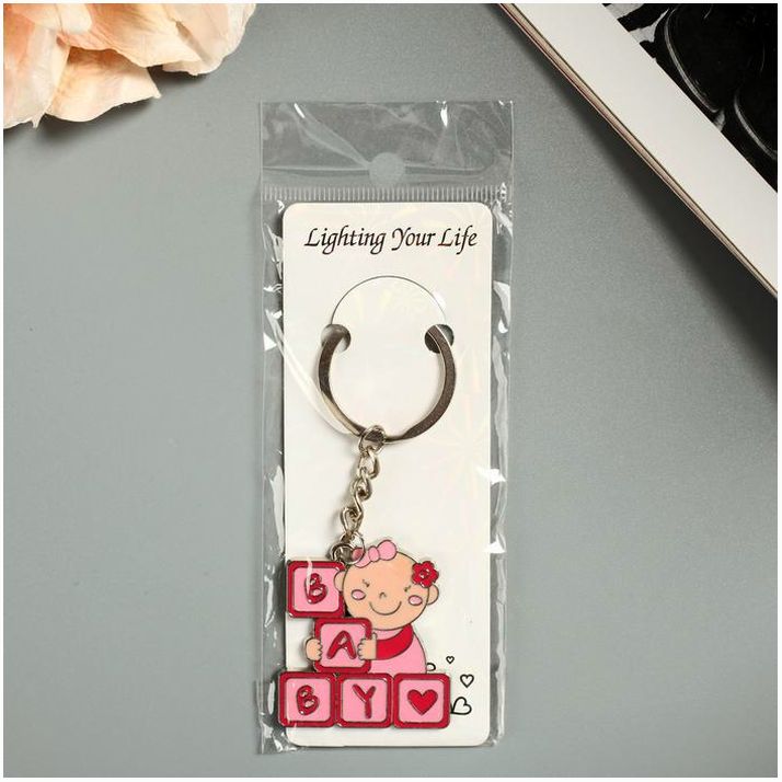 Картинка Брелок металл "Малышка с кубиками" розовый 11х4 см (№2983775) от магазина Мир детей Товары для Новорожденных