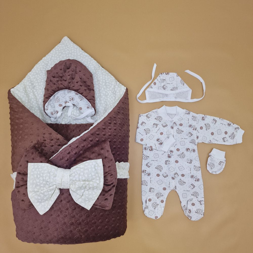 Комплект на выписку 6 пр: одеяло+комбинезон+шапочка+чепчик+рукавички+бант артикул анонс 1886в-0-2_о_02