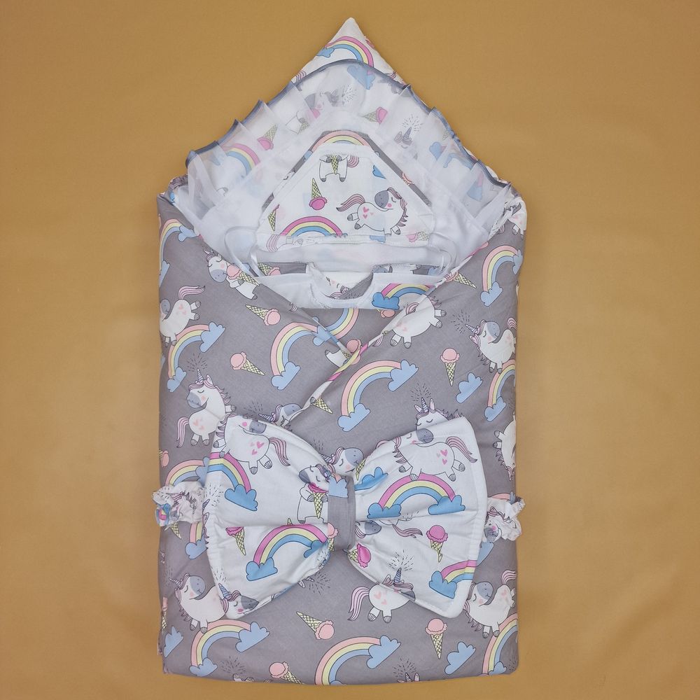 Комплект на выписку 12 пр: одеяло+пододеяльник+уголок+2 пеленки+3 распашонки+3 чепчика+бант артикул анонс 1878б-2-1_о_08