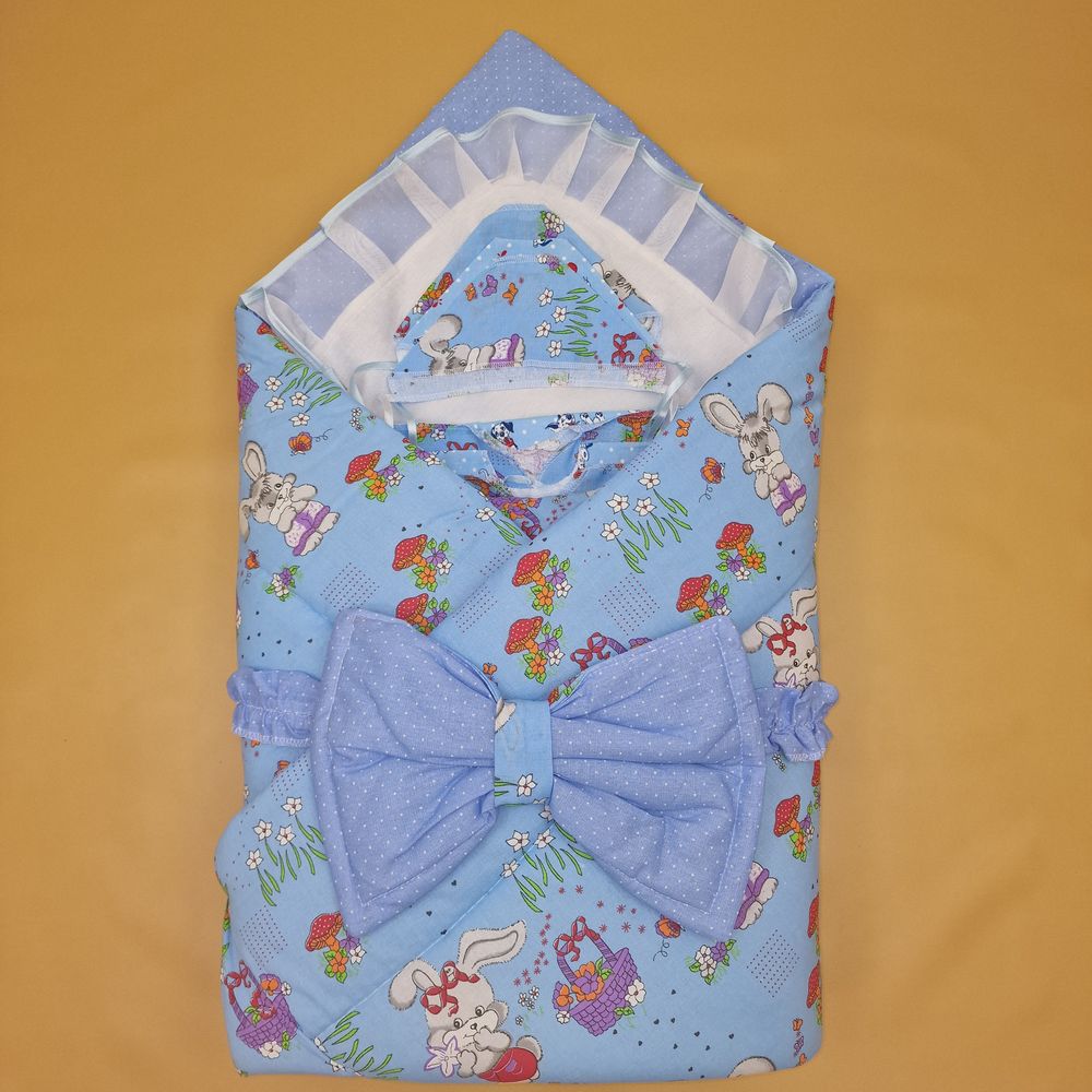 Картинка Конверт комплект на выписку 11 пр: одеяло+уголок+2 пеленки+3 распашонки+3 чепчика+бант (№1887б-2-1_о) цвета в ассортименте от магазина Мир детей Товары для Новорожденных