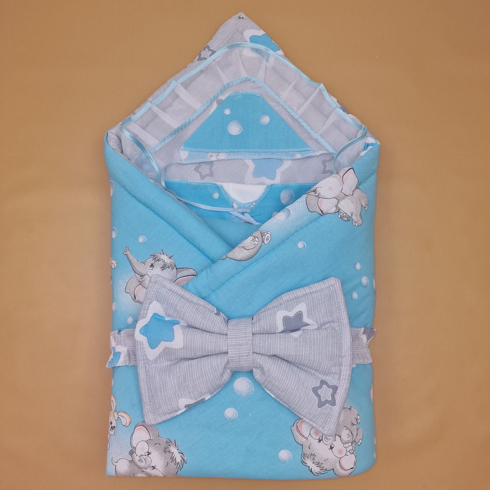 Комплект на выписку 5 пр: одеяло+уголок+пеленка+распашонка+чепчик+бант-подушка артикул анонс 1890б-1-1_к_07