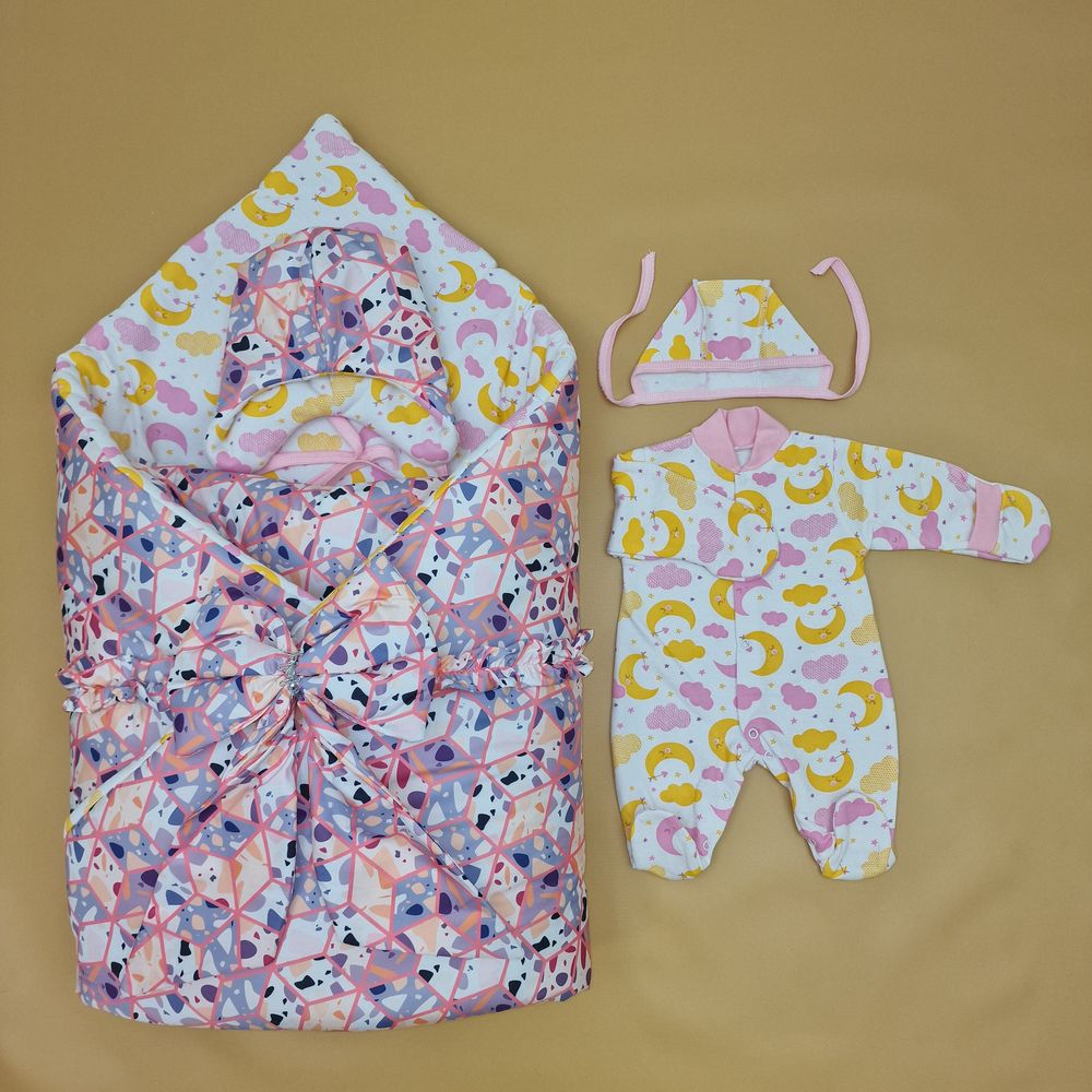 Комплект на выписку 5 пр: одеяло+комбинезон+шапочка+чепчик+бант артикул анонс 1892д-2-2_к_54