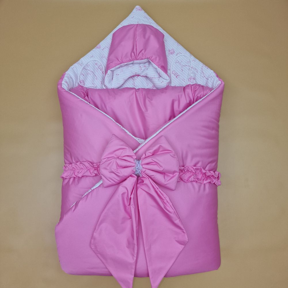 Комплект на выписку 5 пр: одеяло+комбинезон+шапочка+чепчик+бант артикул анонс 1892д-2-2_к_02