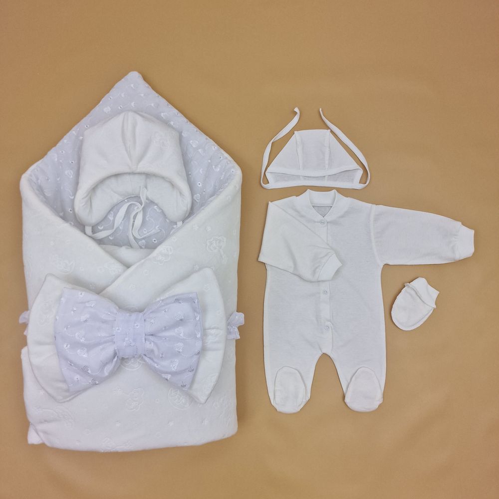 Комплект на выписку 6 пр: одеяло+комбинезон+шапочка+чепчик+рукавички+бант артикул анонс 1886в-0-1_о_24
