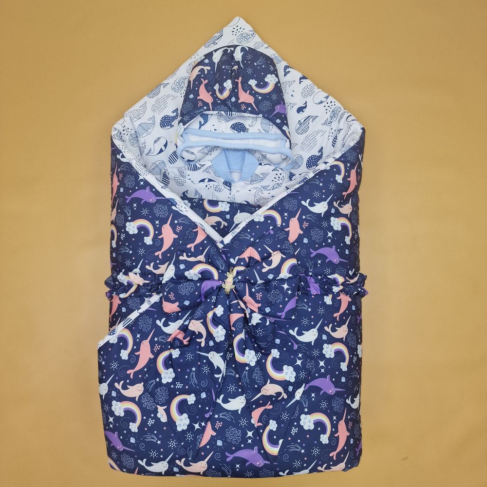 Комплект на выписку 5 пр: одеяло+комбинезон+шапочка+чепчик+бант артикул анонс 1892д-2-2_к_33